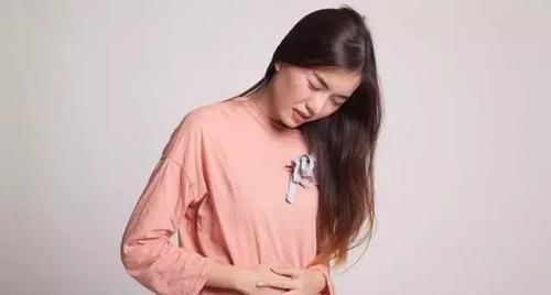  『泡水』黄芪和它是“黄金搭档”，女性经常泡水喝，补气养颜，更有女人味