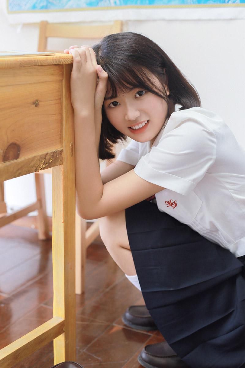 台北美女大学生制服短裙诱惑性感写真