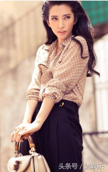 看了李冰冰的身材,男人都要怀疑人生,网友:真不敢相信她45岁了