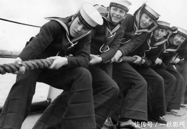 #涤纶面料#今年春天,别再穿阔腿裤了,最近都在宠“喇叭裤”,明星上头了