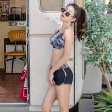 第一次见这么保守的泳衣，但穿起来性感迷人，时尚又浪漫