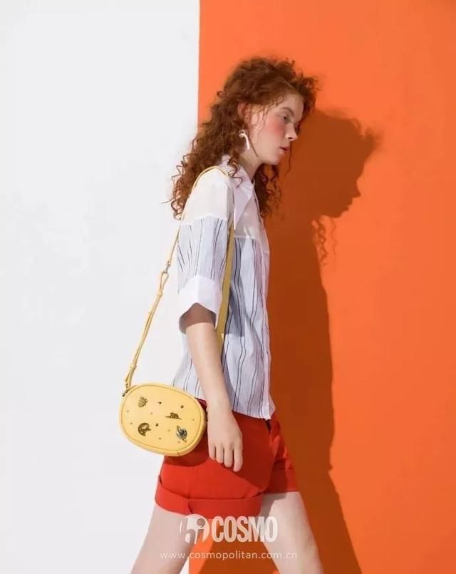 男朋友买了两个500块的包包送我,超开心!