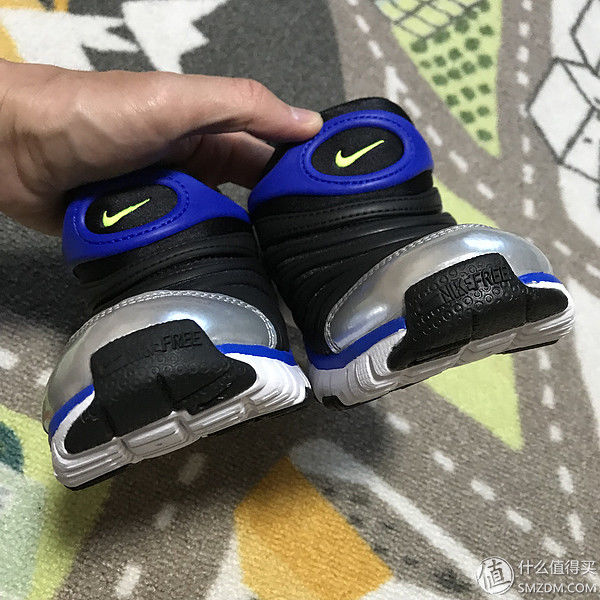 给儿子买的第N双鞋 篇四十:NIKE DYNAMO FREE 毛毛虫童鞋