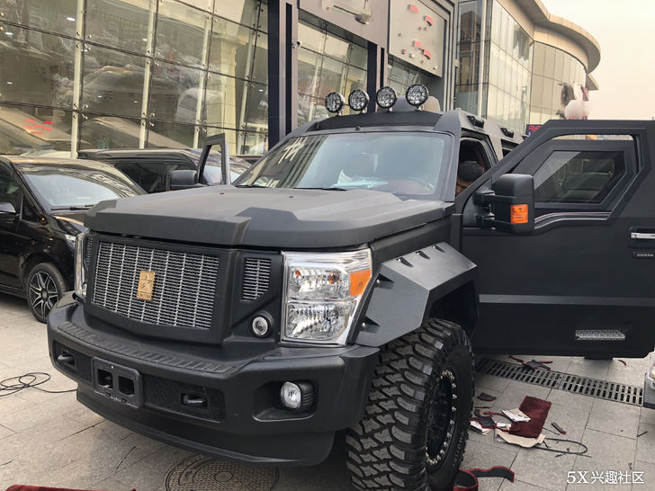 400多万的“陆地坦克”两年贬值一半!网友:还有防毒气系统?