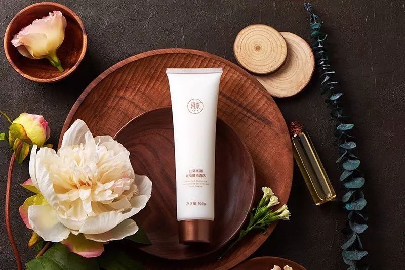 用它洗脸，面膜钱都省了，越洗越白净，洗完就能素颜出门