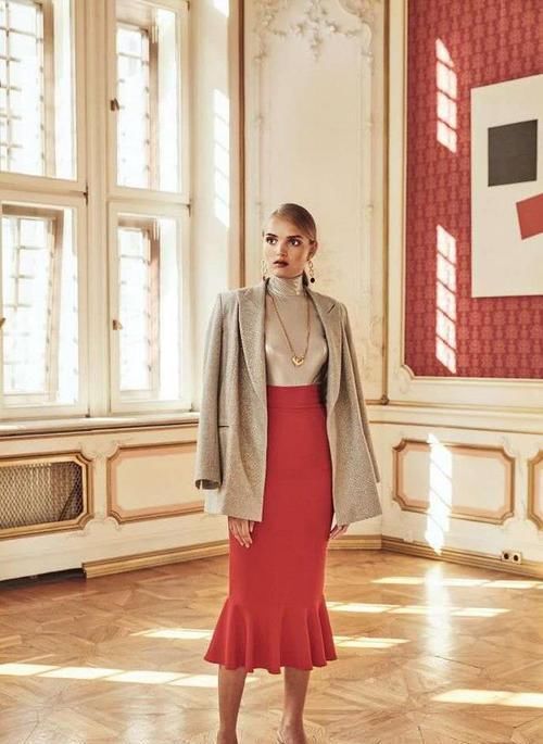  清爽：今年别穿风衣了，小西装让你清爽迷人，搭配裙装清新时尚