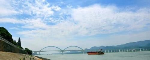  「潜力」湖北很有潜力的城市，是国家中部地区区域性中心城市，