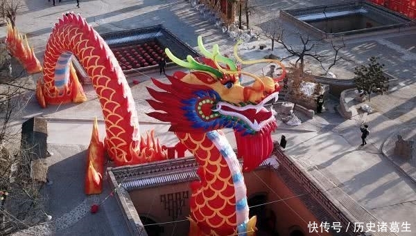 河南最奇怪的村子，明明居住着上千人，在村内却看不到房子！