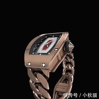  『口红』小丑女搽口红秀名表 搭黑西装又帅又美