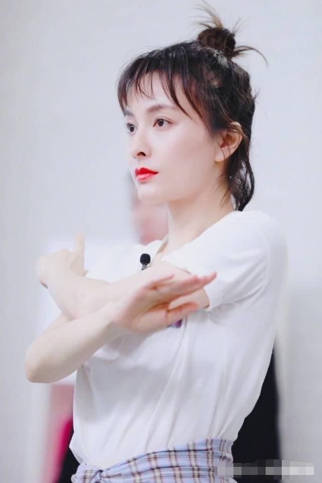 吴昕连续4期《快本》穿同一双鞋，原来这才是她的真爱！