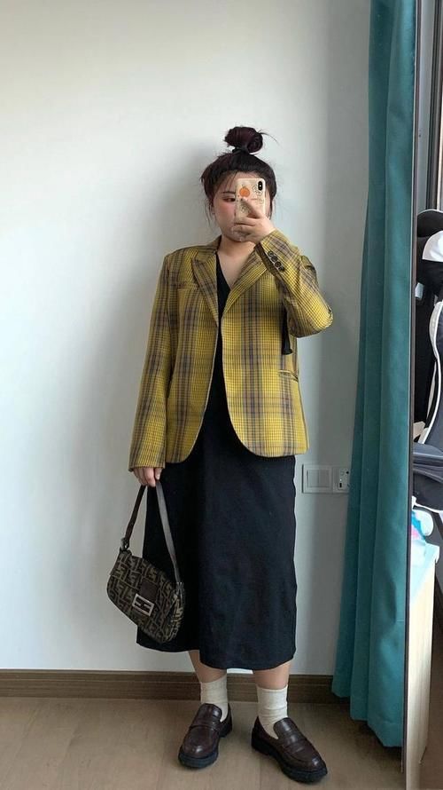 「春天」建议微胖女生，春天学会这样穿，显瘦减龄还时尚