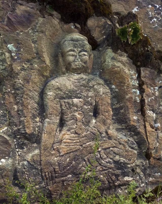 拉萨东部新发现16至17世纪摩崖造像