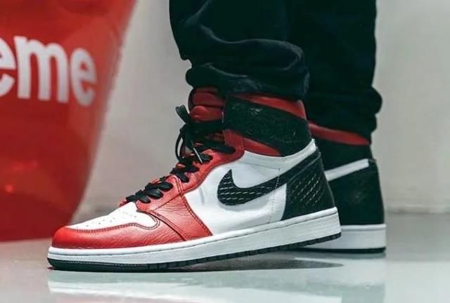 【還是】“一飞冲天”，還是走红丝绸的旧路？AJ1 “ SATIN SNAKE”明确开售