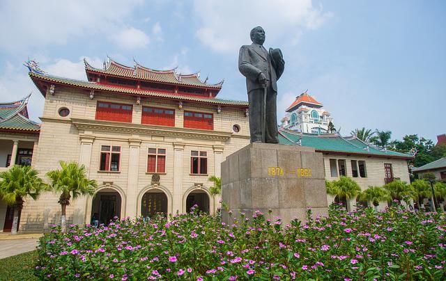 中国最美的4所大学，随便选一个都是旅游景点！适合带着孩子去