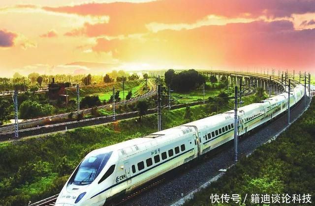 全球首条山区高铁已通车:耗780亿连接川贵,沿线都是世界级美景