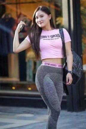 打底裤让你轻松告别臃肿的感觉，秀出无法抗拒的美