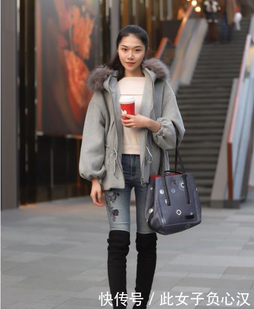  「牛仔裤」成都街拍能把牛仔裤穿进过膝靴的小姐姐，真的是羡慕死人！