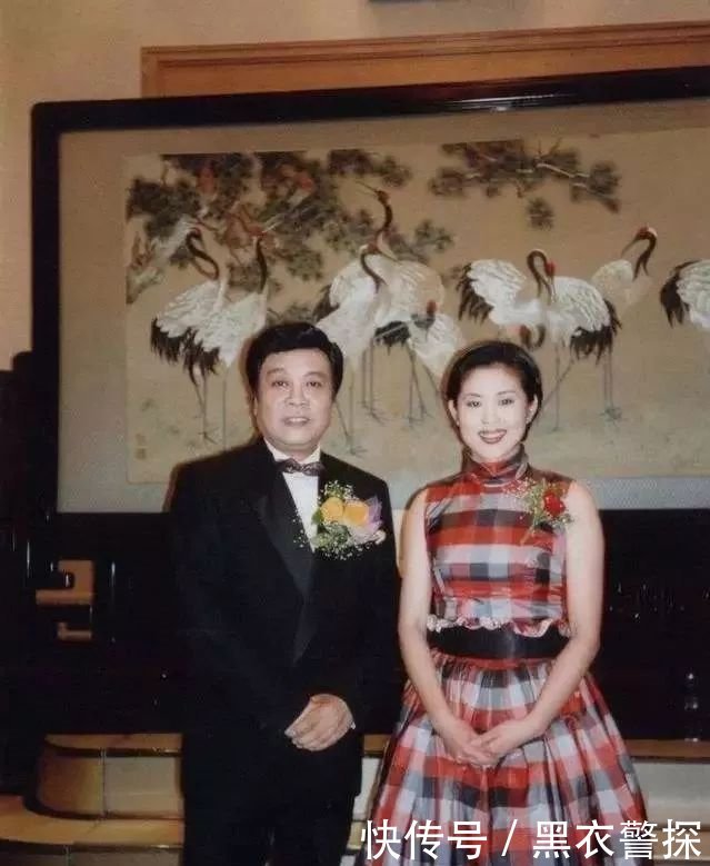 77岁赵忠祥住5亿豪宅!老婆近照曝光,难怪不公