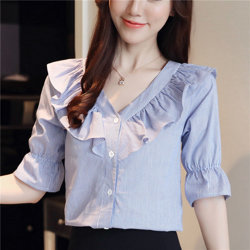 刚上市的新款小衫，一款比一款显嫩吸睛，随便穿都很美