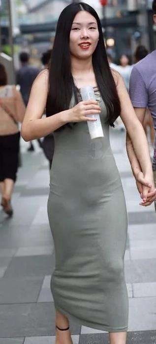 街拍: 好看身材千篇一律, 有趣的灵魂400多斤！