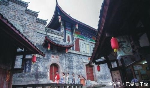 集民俗游乐、特色茶饮、财神朝拜、江滩观景于一体,四川相如镇