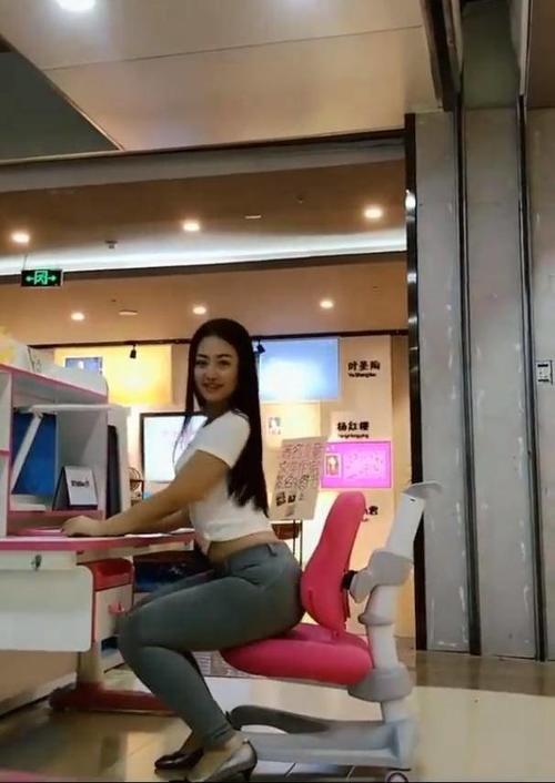 70分的牛仔裤，微胖小姐姐穿出了不输丝袜的质感!