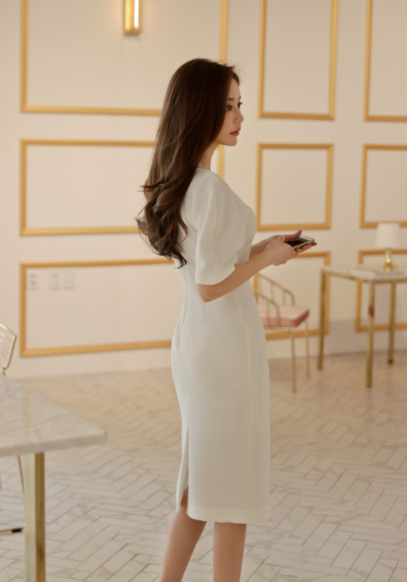 女神孙允珠，白绸玛丽皇妃花季皎月半袖裙