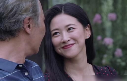 精英律师里面的栗娜是谁