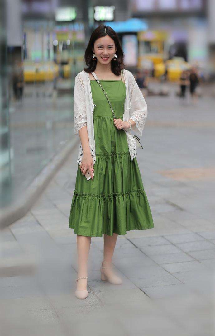重庆街拍, 优雅美丽的裙子让姑娘拥有女人味, 展示魅力