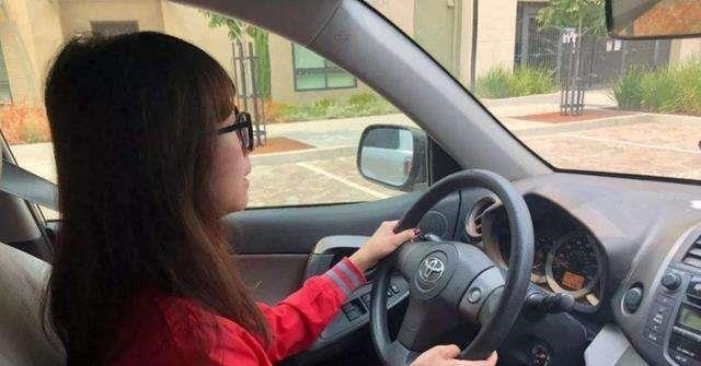 一个人开车技术高不高主要看这3个开车习惯图1