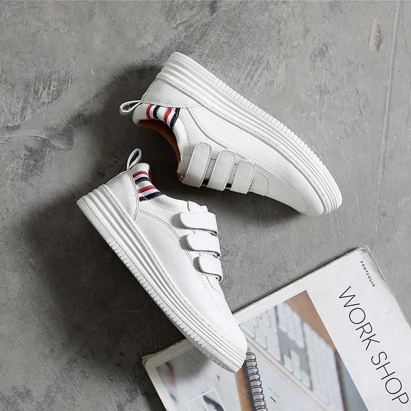 闺蜜从来不穿高跟鞋，只穿这样的休闲鞋，女人味挡不住