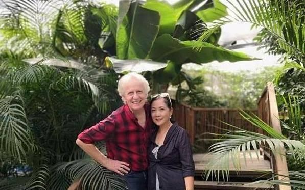 #表演#演艺圈第一个嫁到国外的女明星，如今混血女儿进演艺圈，颜值超高