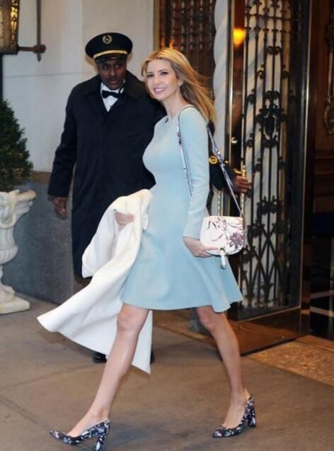 37岁的伊万卡，气质都藏在裙子里，最后一张的她被双人“夹击”！