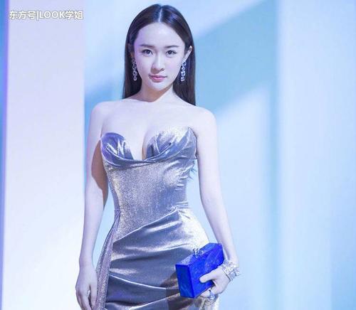 霍思燕为了美真敢穿，抹胸裙明艳动人，网友：裙子有点小了