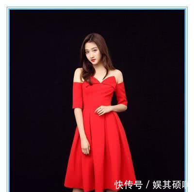 关晓彤红毯再失手！浅蓝色吊带裙穿老10岁，网友鹿晗心碎一地！