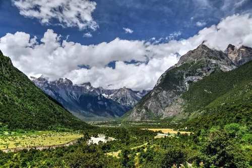 进藏路上最美县城，震撼的自然美景与厚重历史是最令人向往的地方