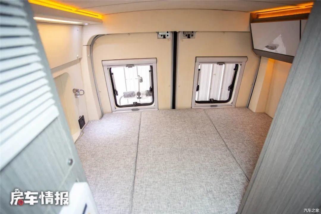  『汽车』开房车旅行担心没电？这款V90房车能用汽车充电桩，电器随便用