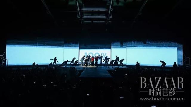 每周时报|LOEWE出书,Supreme卖报纸,本周时尚圈也太文艺了吧