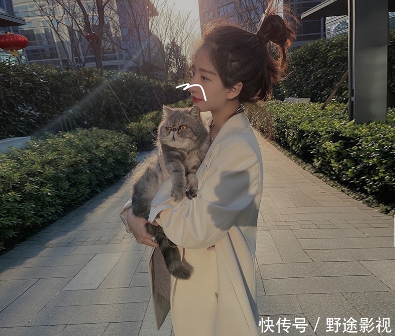  『大喜』网红大喜解锁小个子OL穿搭，气场与时髦兼具，20+瞎穿都好看