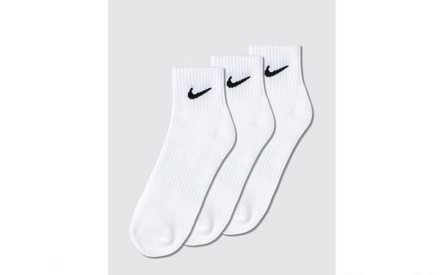  『Nike』追潮流不用花大钱：Nike这对普通运动袜受到潮人热捧！