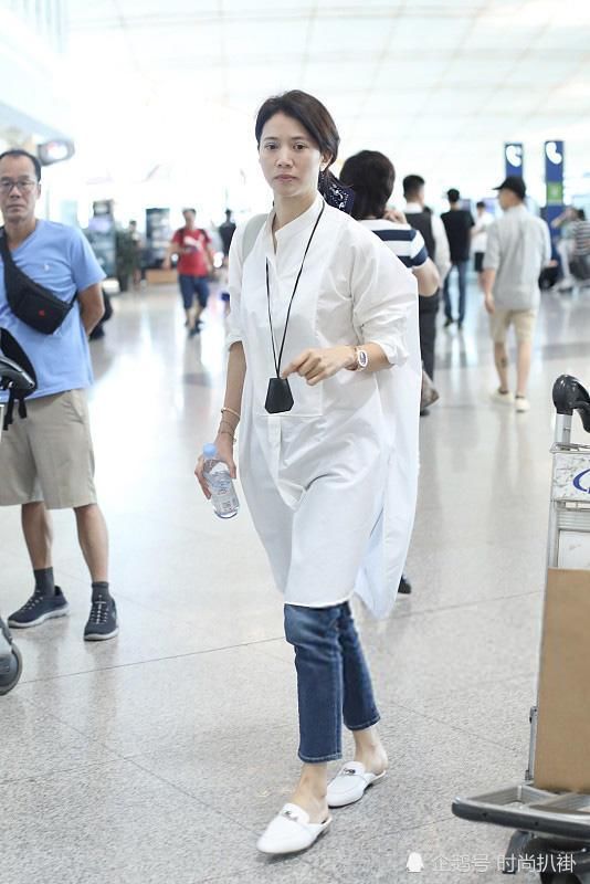 袁咏仪戴46万块的表却素颜出镜似路人，网友：土豪都这么低调？