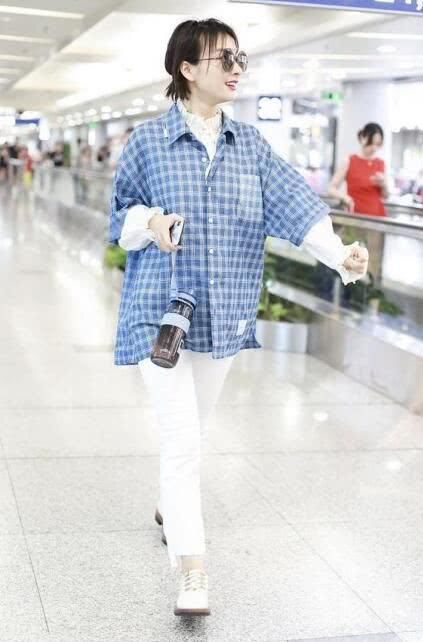 35岁吴昕穿紧身裤，36岁张韶涵穿紧身裤，大妈和少女的区别！