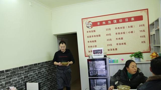  「西安」名牌大学毕业放弃“铁饭碗”和妻子两地分居，开小吃店从早忙到晚