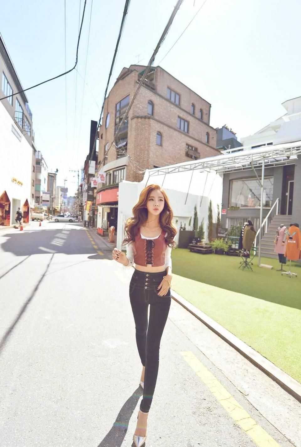 街拍 身材超棒美女，杨柳细腰，天生尤物！