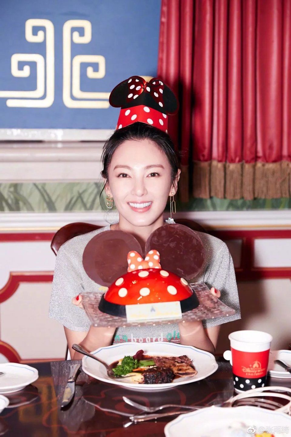 张雨琦脸够小，确定只用了刮痧板没动过刀?