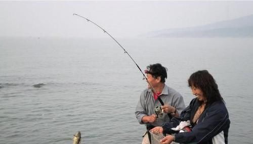  水下■钓鱼者爱考虑“风向”，这个很重要吗？其实东南风也不一定钓到鱼
