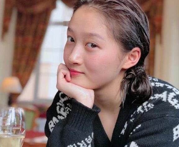 全脸都可素颜，唯独唇妆不能卸？关晓彤的嘴型到底有什么BUG?