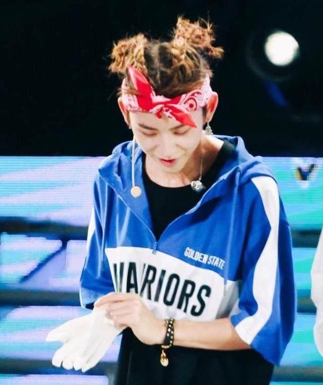 明星奇葩造型，范丞丞头上顶爱心，鹿晗的像龙卷风，邓超一言难尽