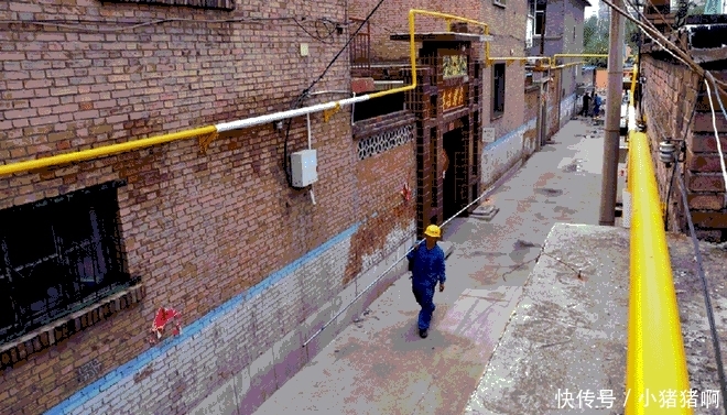 农村安装天然气, 每户收取3000元接口费, 农民: 这明显是借鸡下蛋