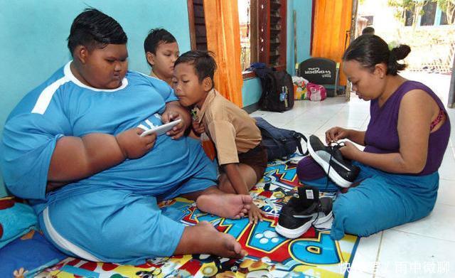 曾经那个世界最胖的男孩！体重384斤，减肥152斤后变帅小伙